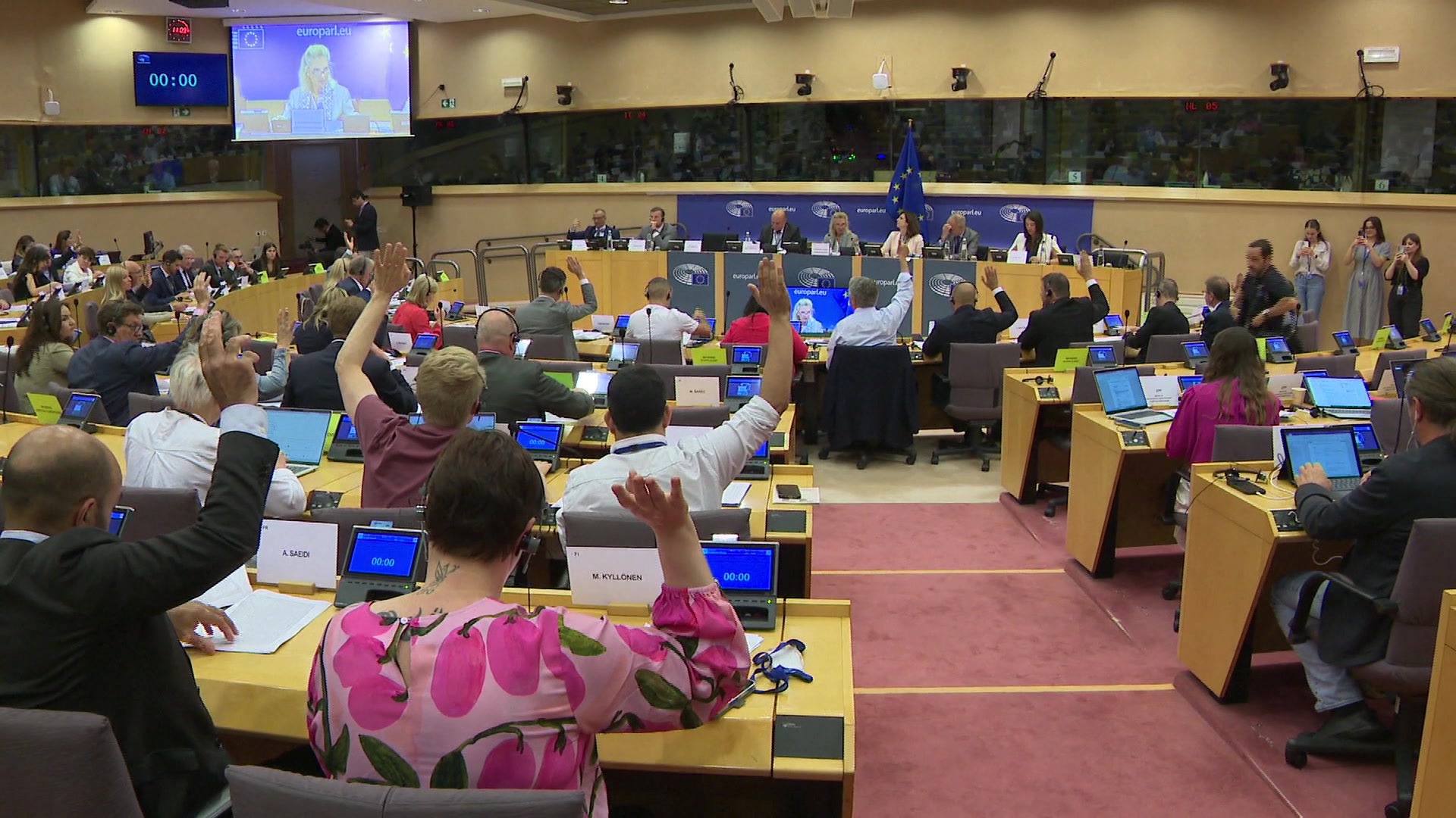 EU Passenger rights rules: extracts from the vote and statements by Matteo RICCI (S&D, IT), Andrey NOVAKOV (EPP, BG), and by Jens GIESEKE (EPP, DE), Rapporteurs